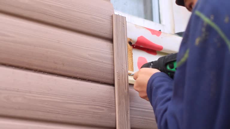 How To Choose The Right Materials for Your Siding Installation in 'Central City, NE